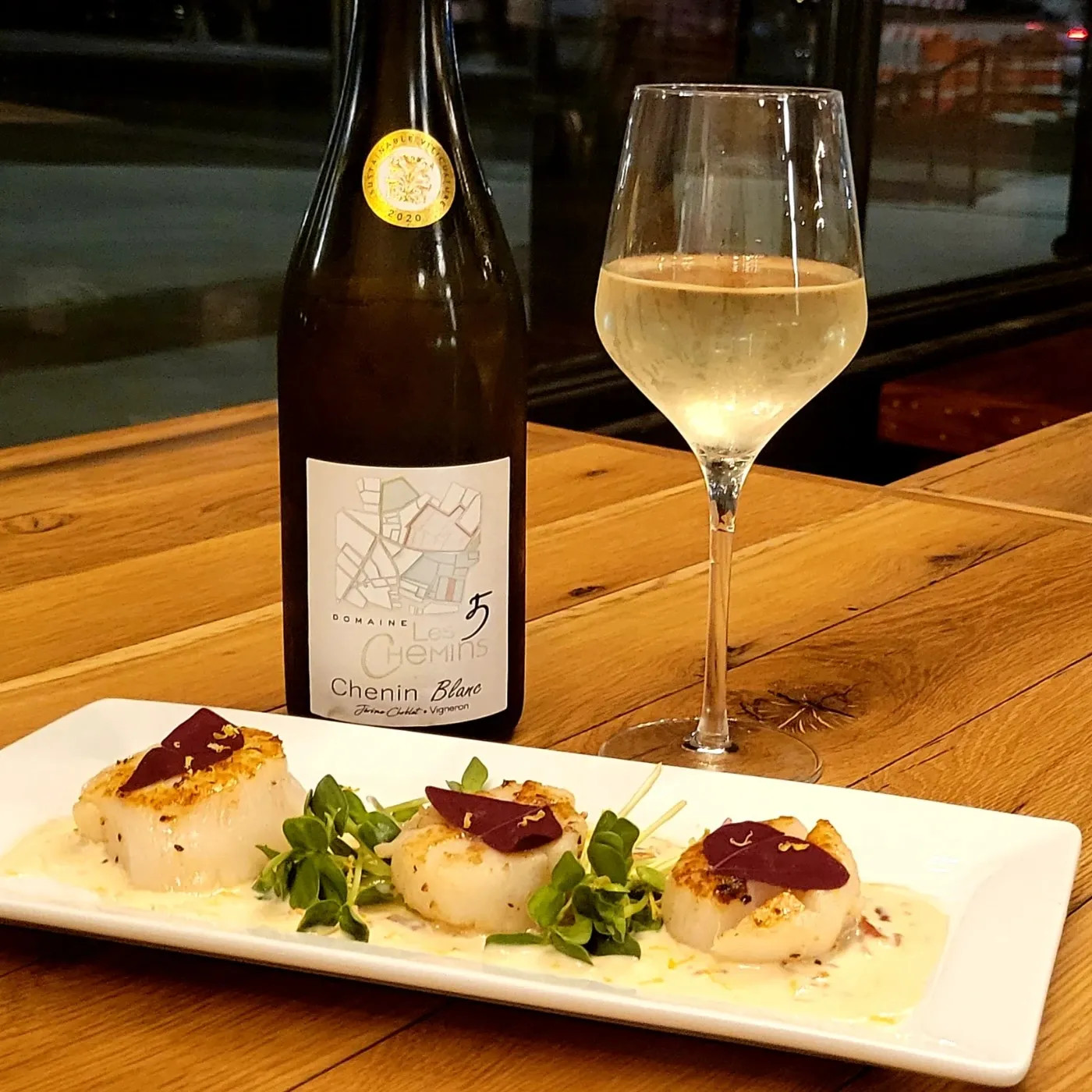 Image alt description