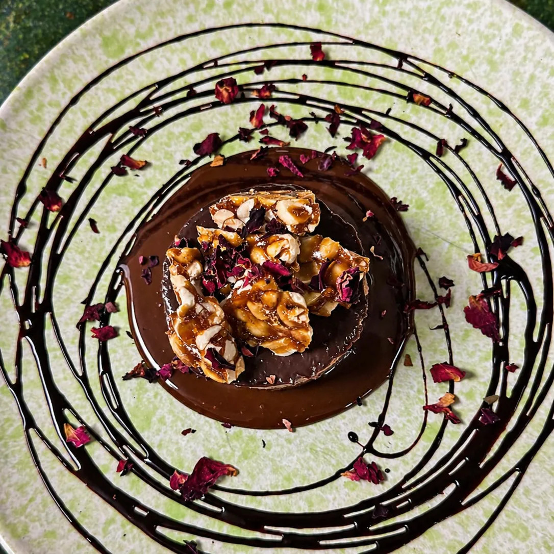 Image alt description