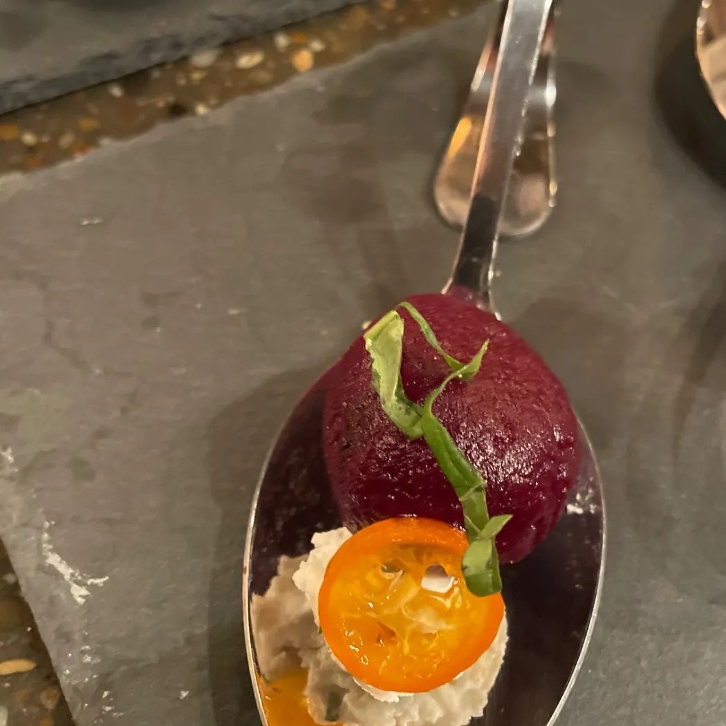 Image alt description