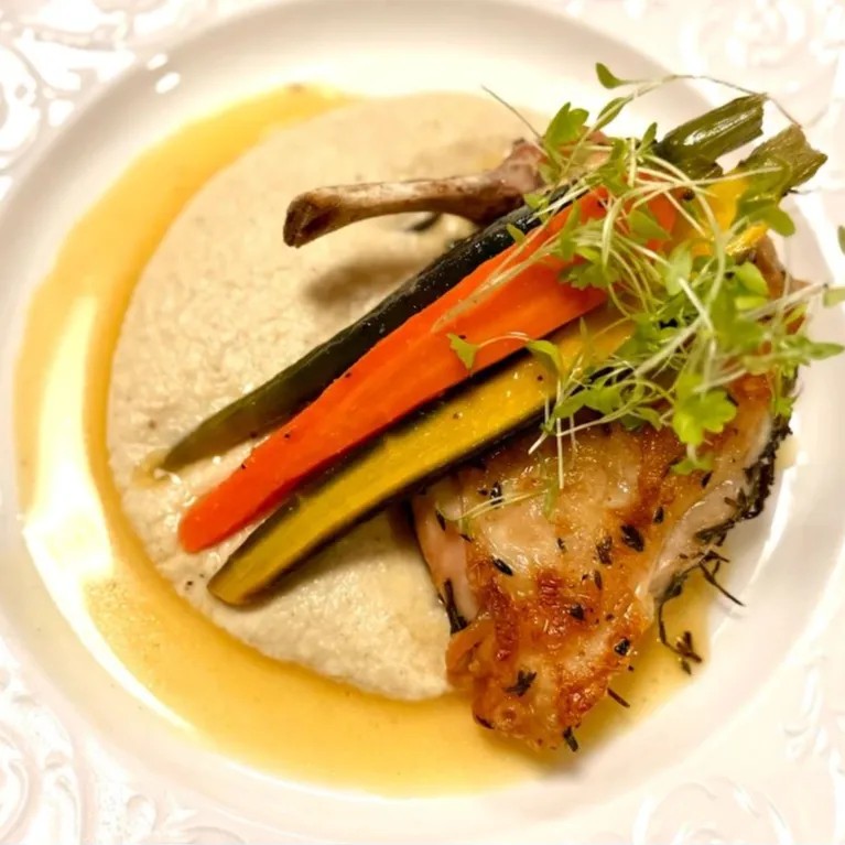 Image alt description