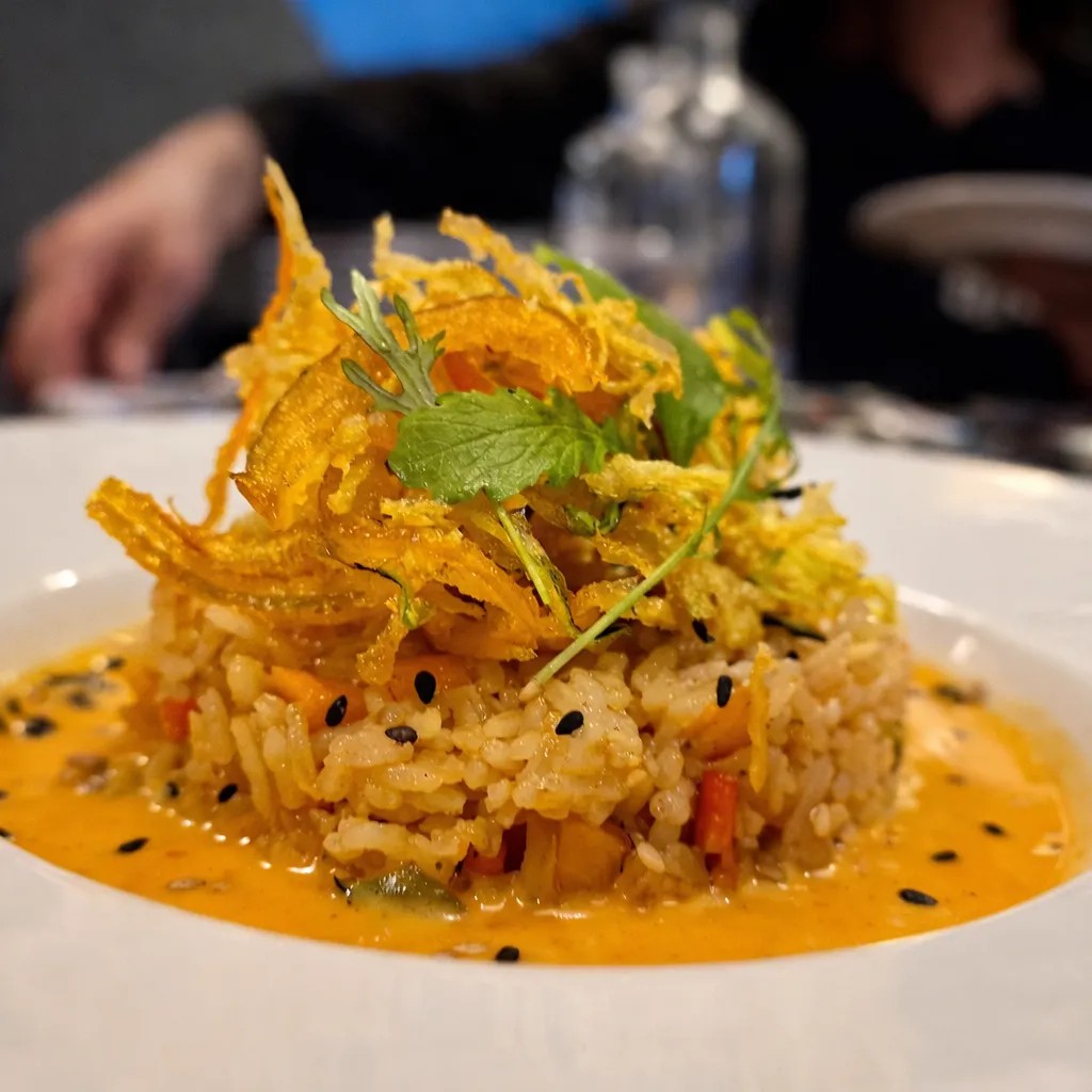 Image alt description