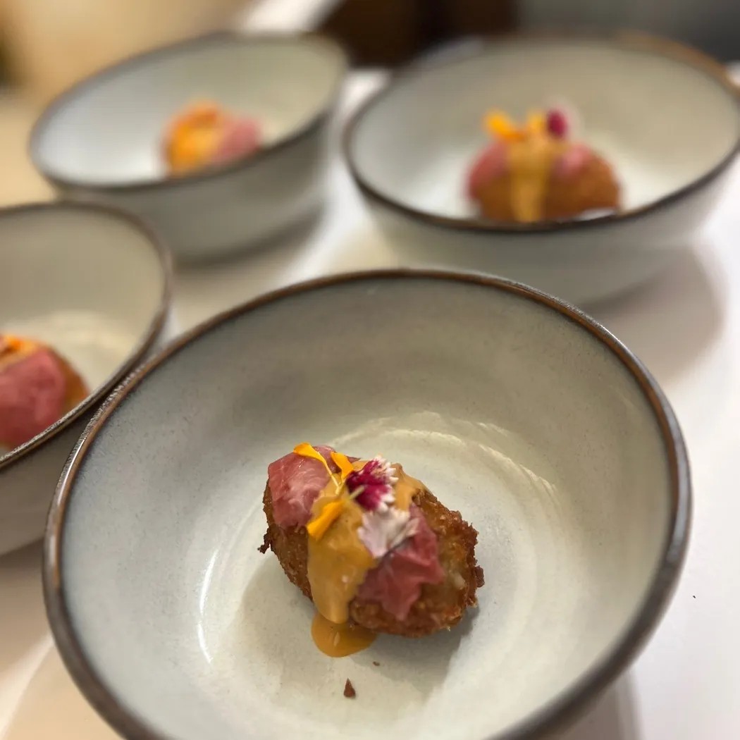 Image alt description