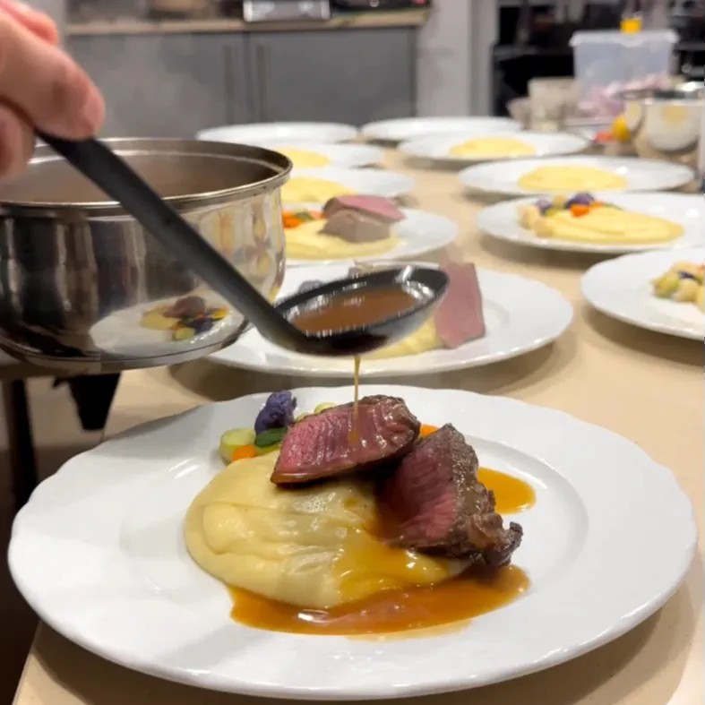 Image alt description