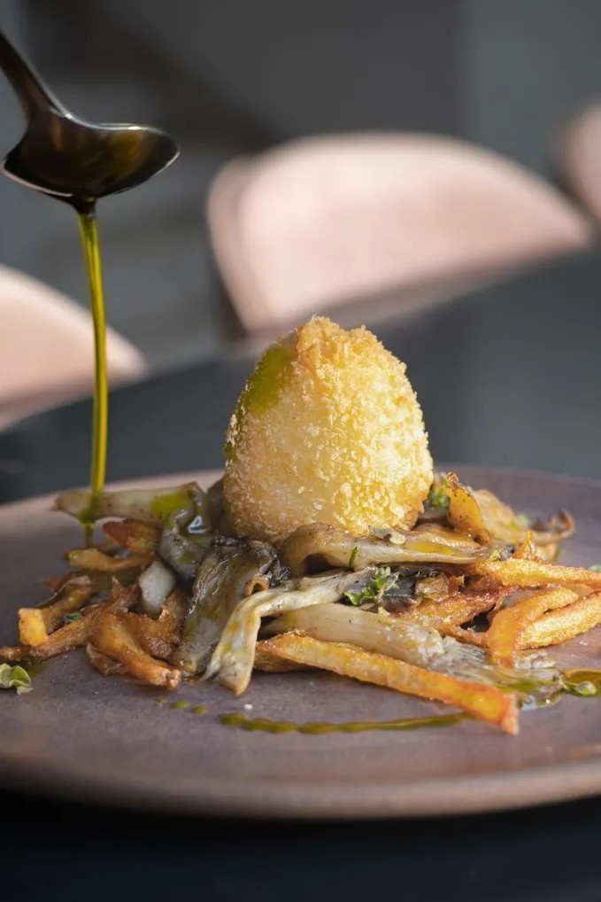 Image alt description