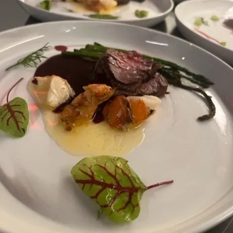 Image alt description