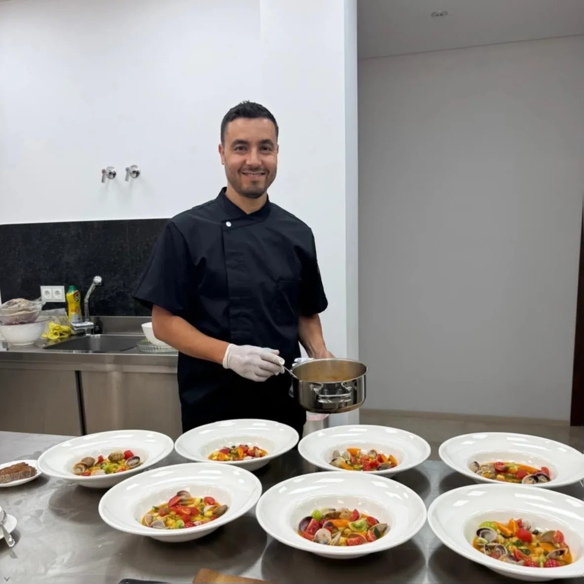 Image alt description