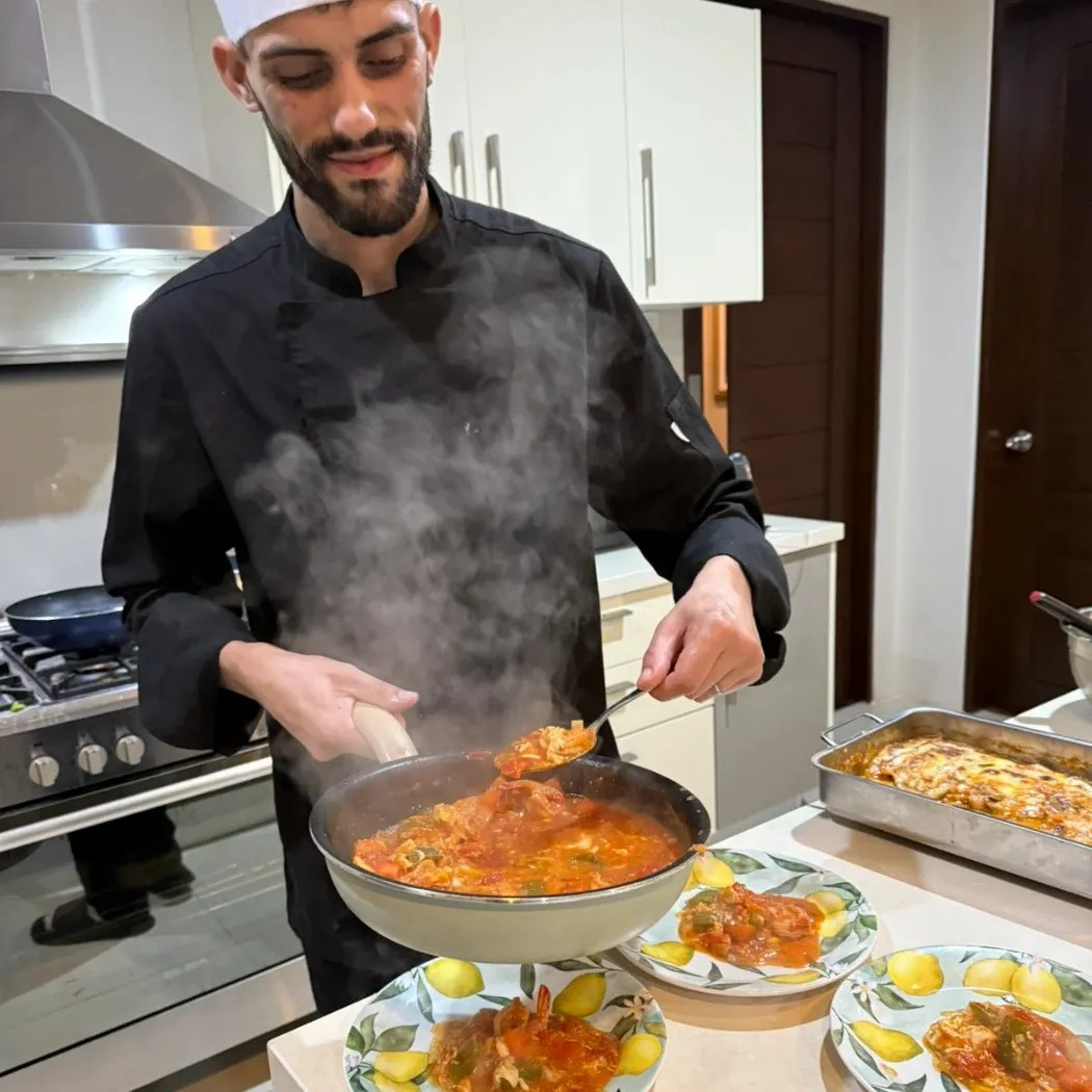 Image alt description