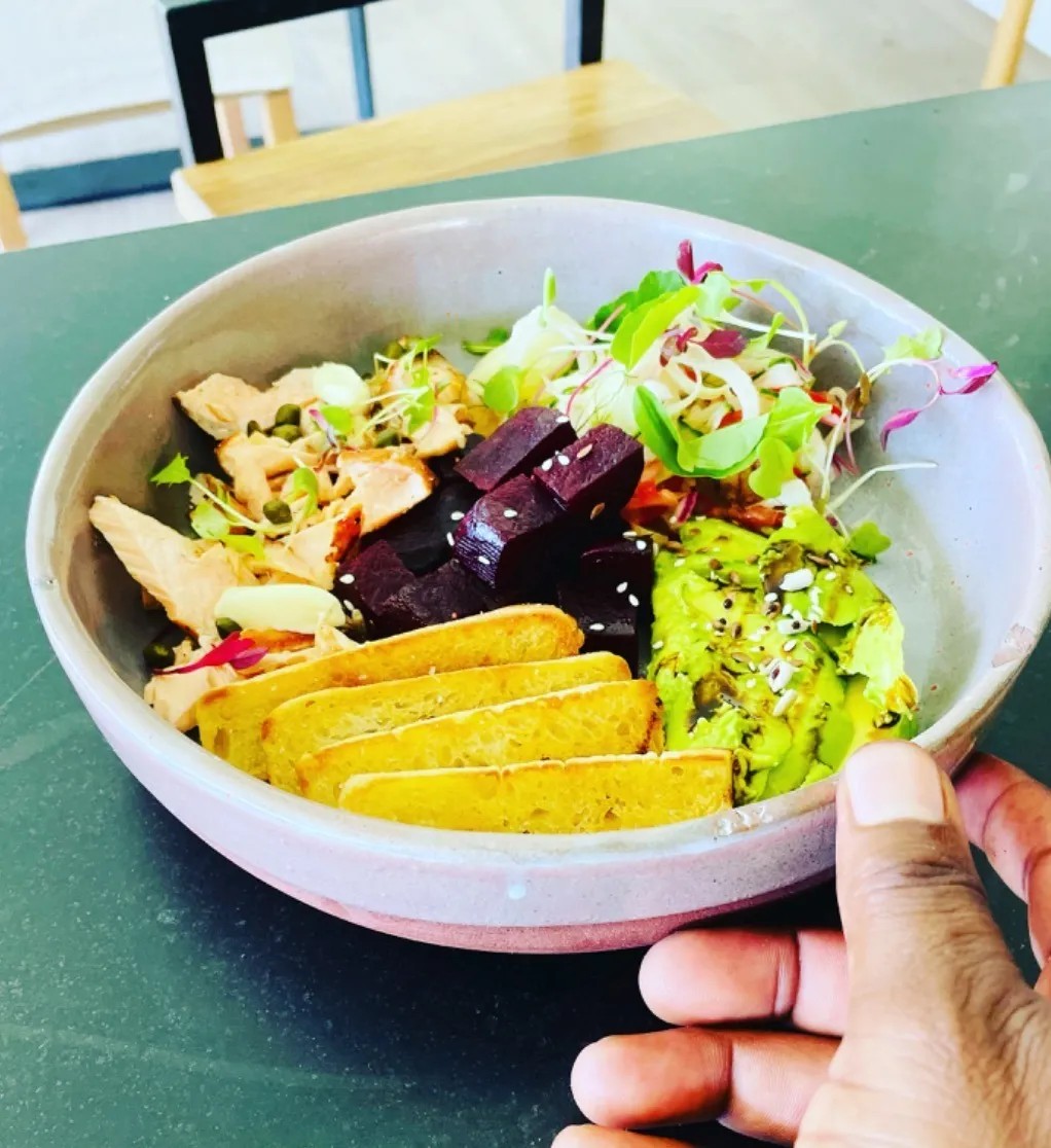 Image alt description