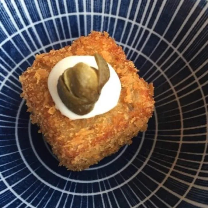 Image alt description