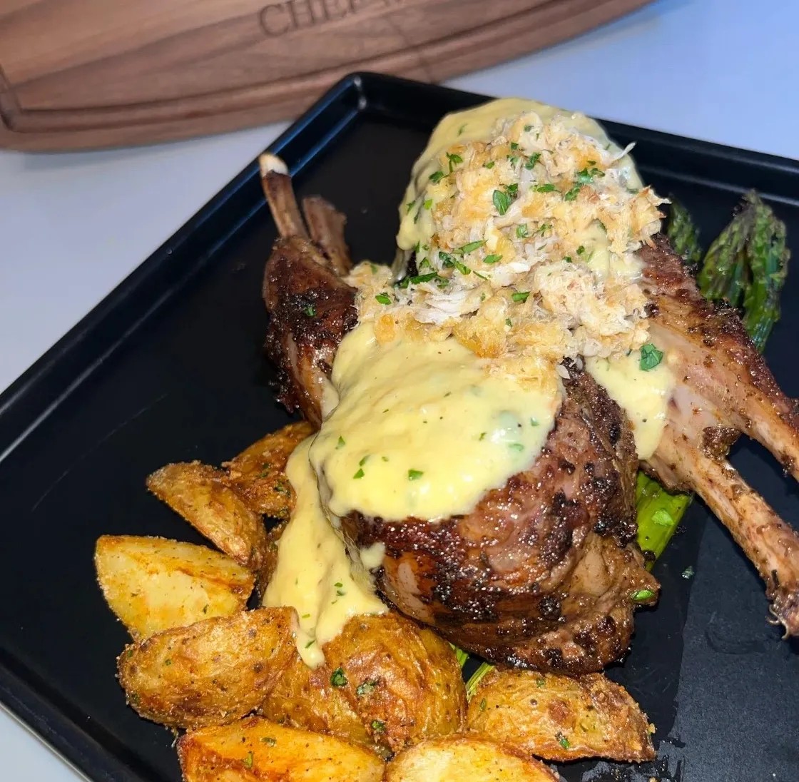 Image alt description