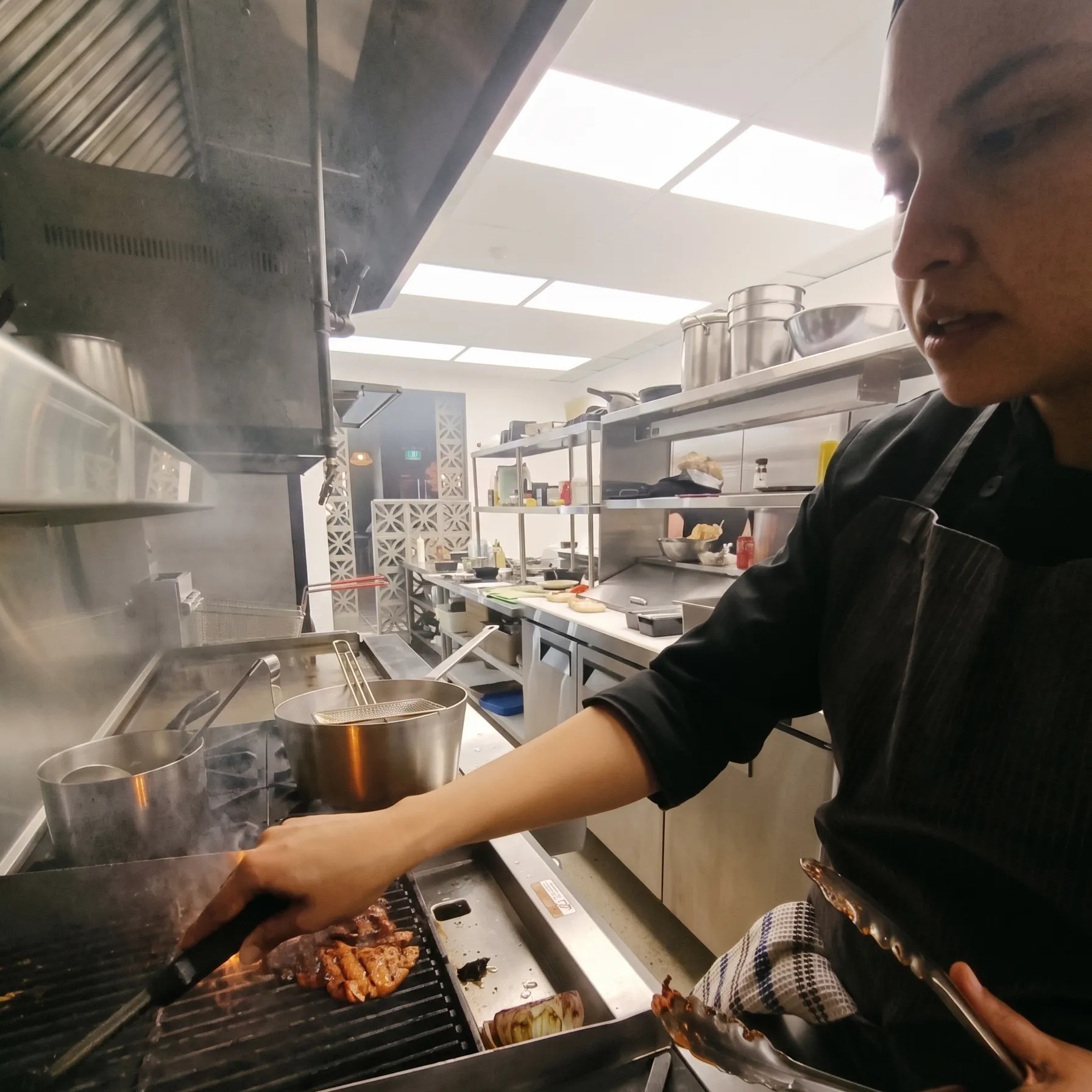 Image alt description