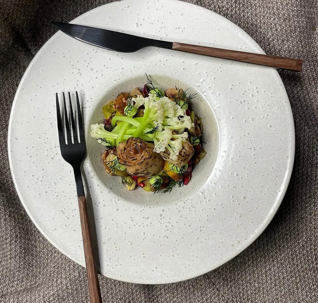 Image alt description