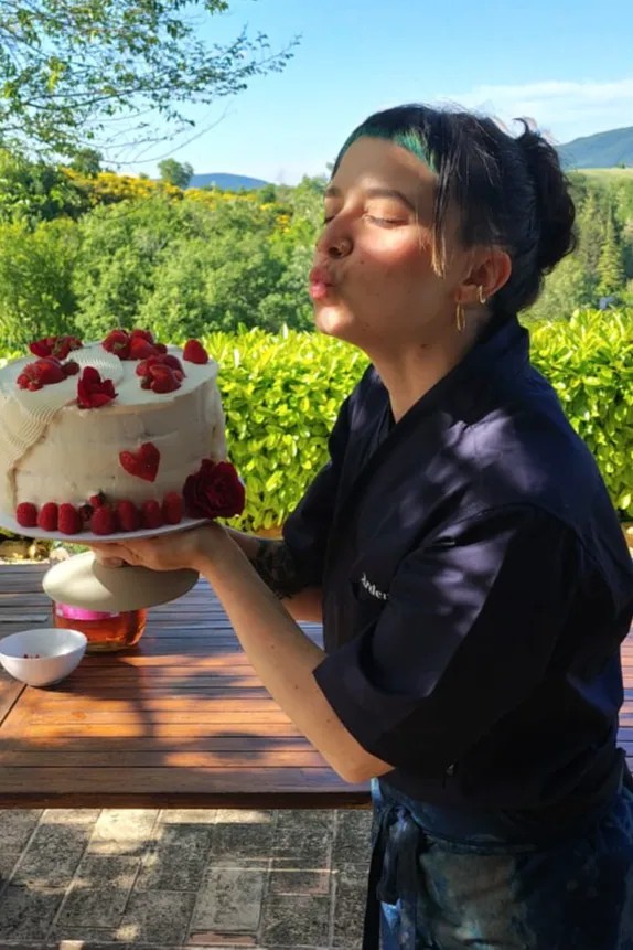 Image alt description