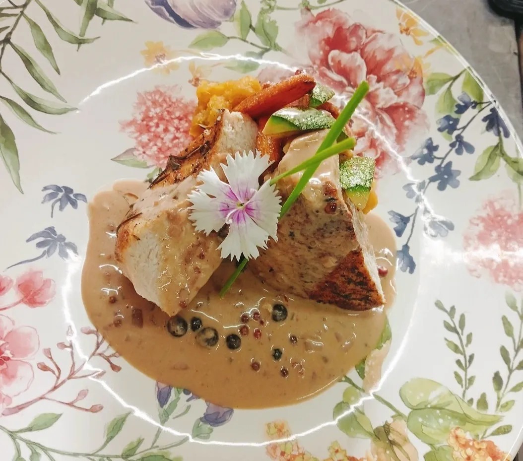 Image alt description