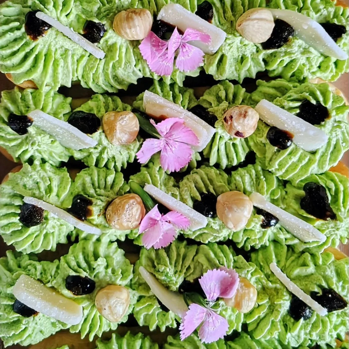 Image alt description