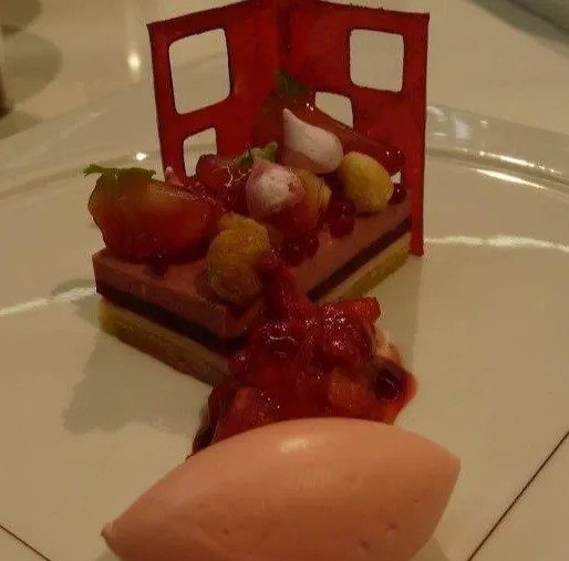 Image alt description