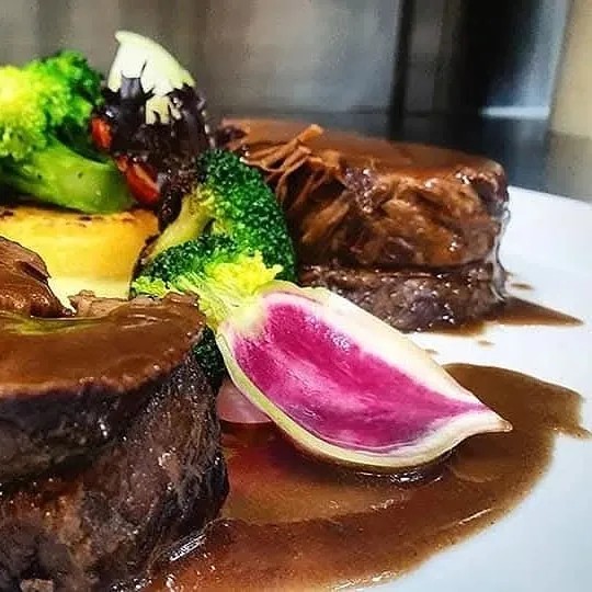 Image alt description