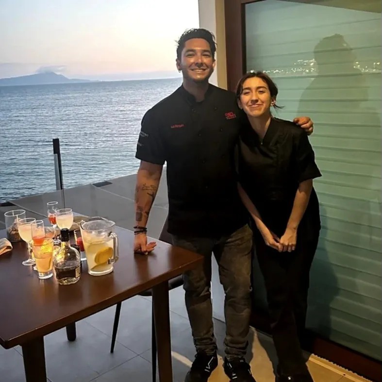 Image alt description