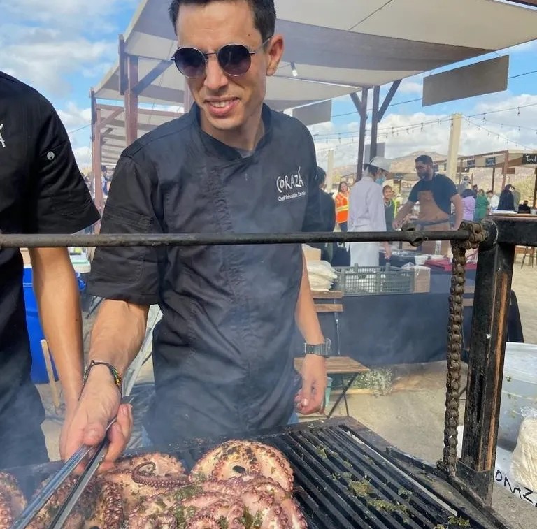 Image alt description