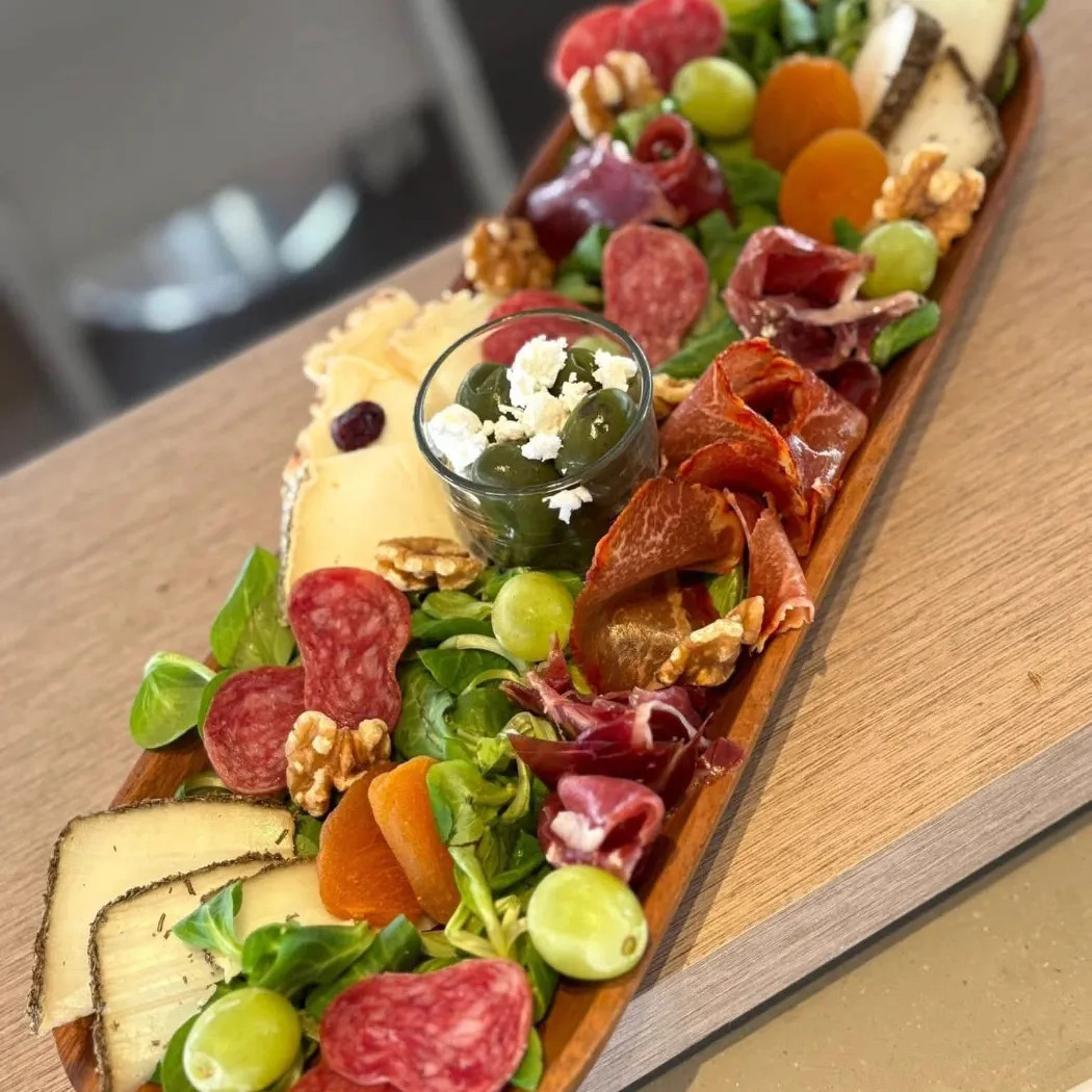 Image alt description