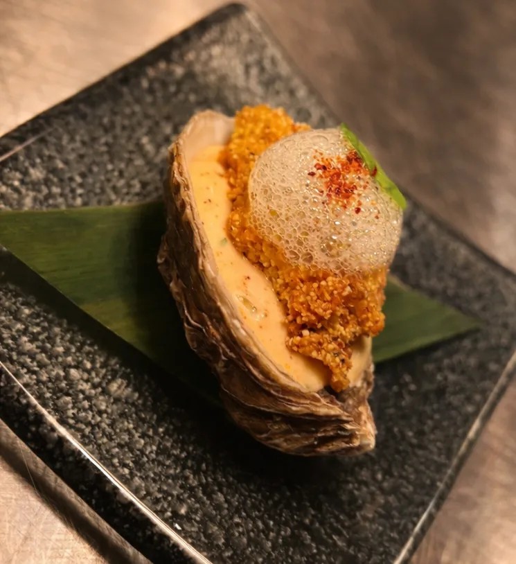 Image alt description