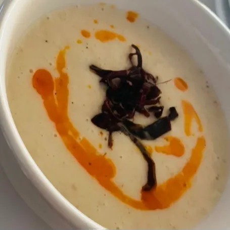 Image alt description