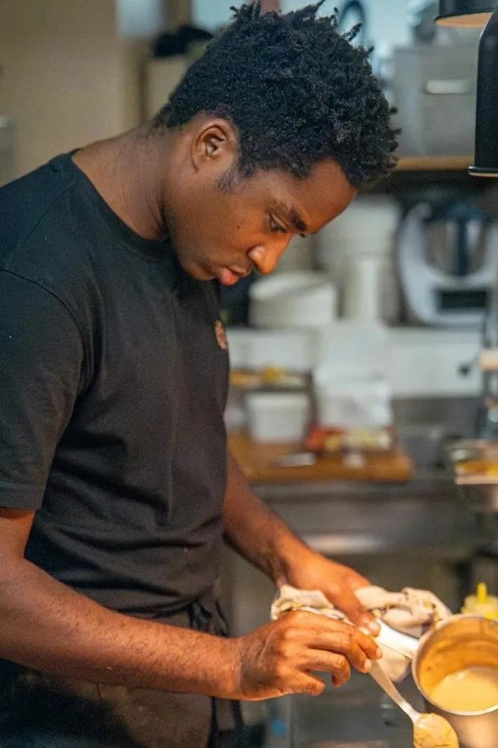 Image alt description