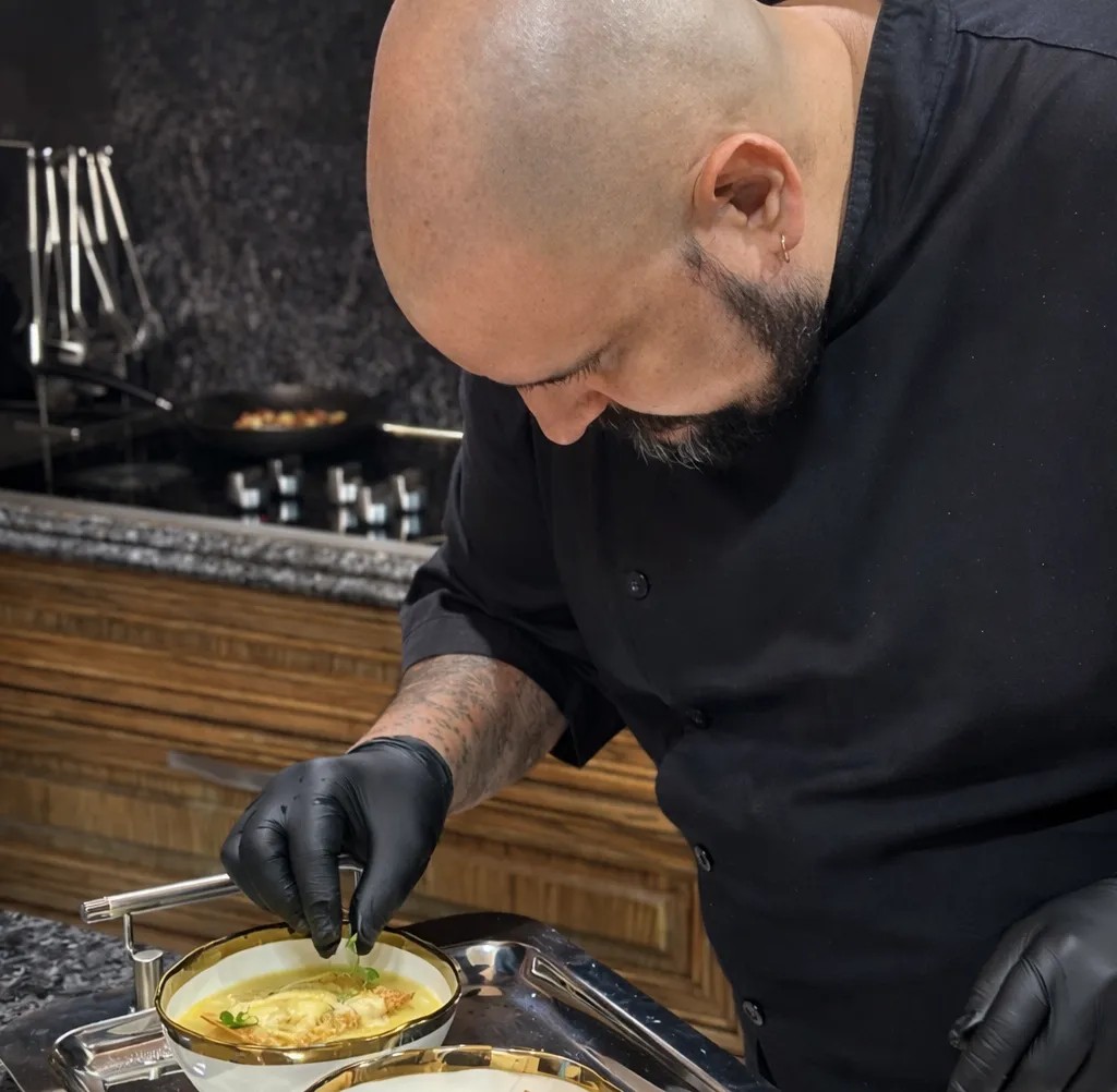 Image alt description