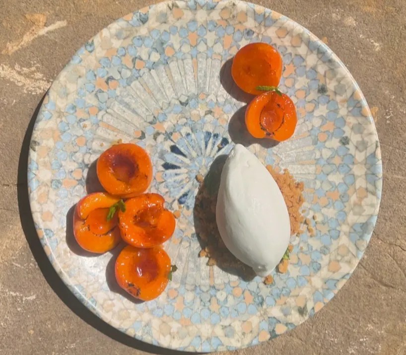 Image alt description