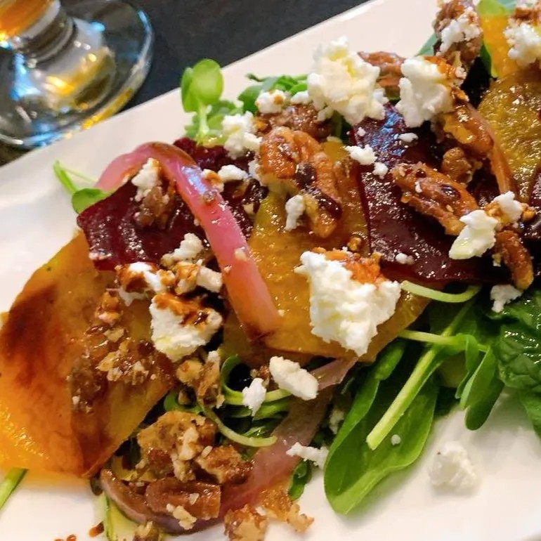 Image alt description