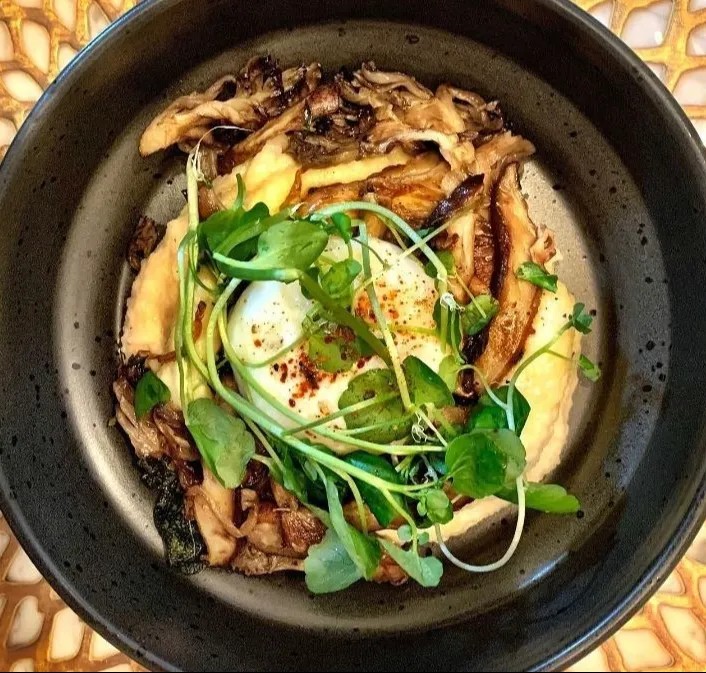 Image alt description