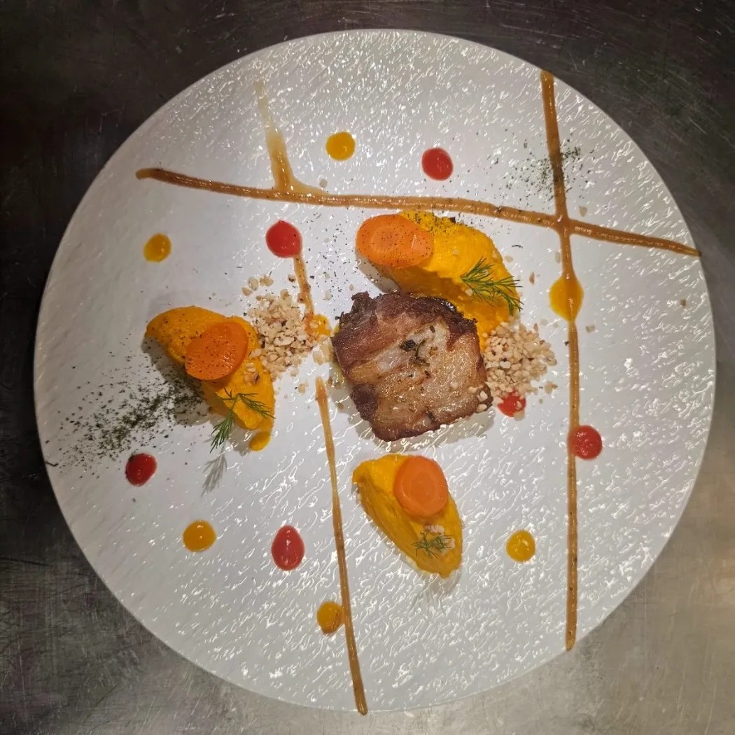 Image alt description