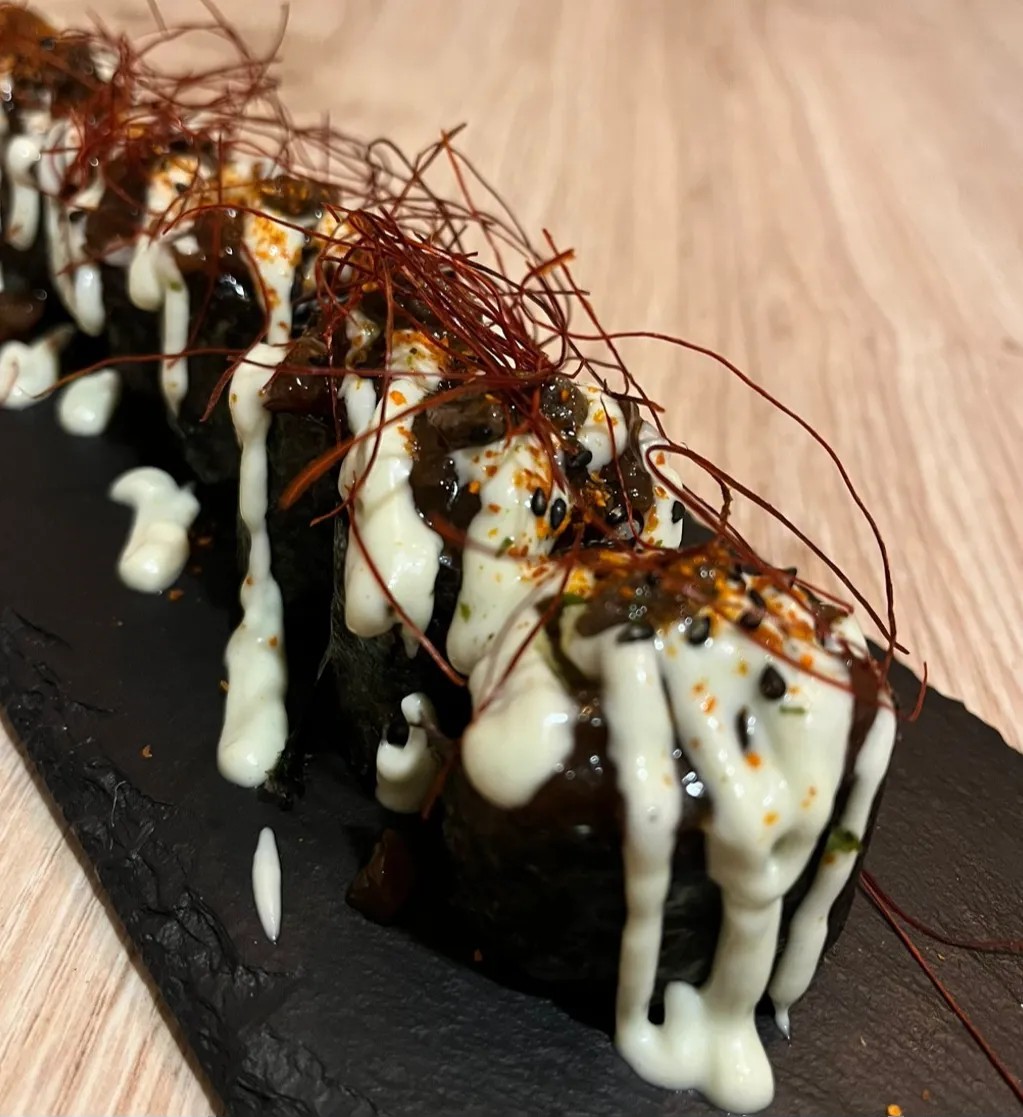 Image alt description