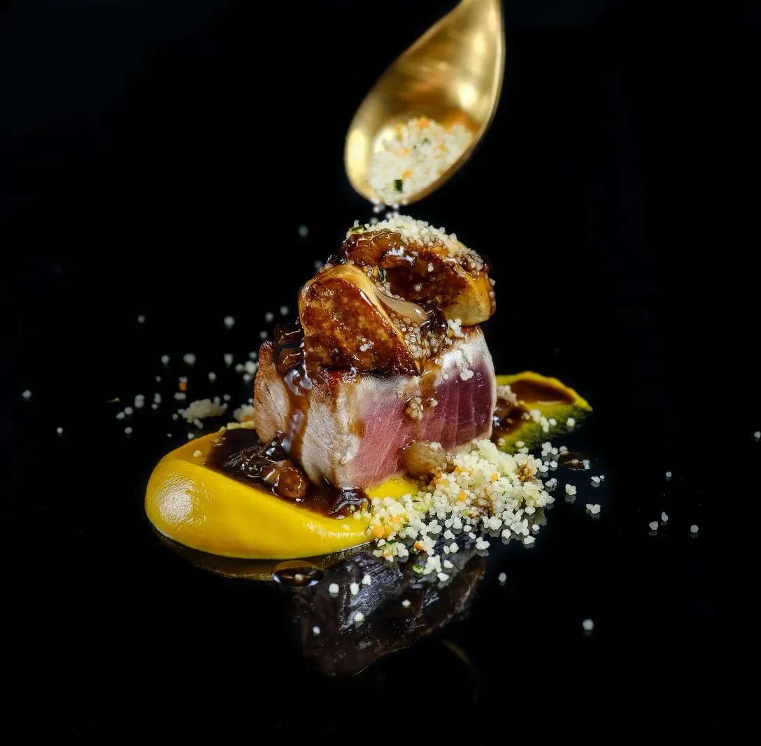 Image alt description