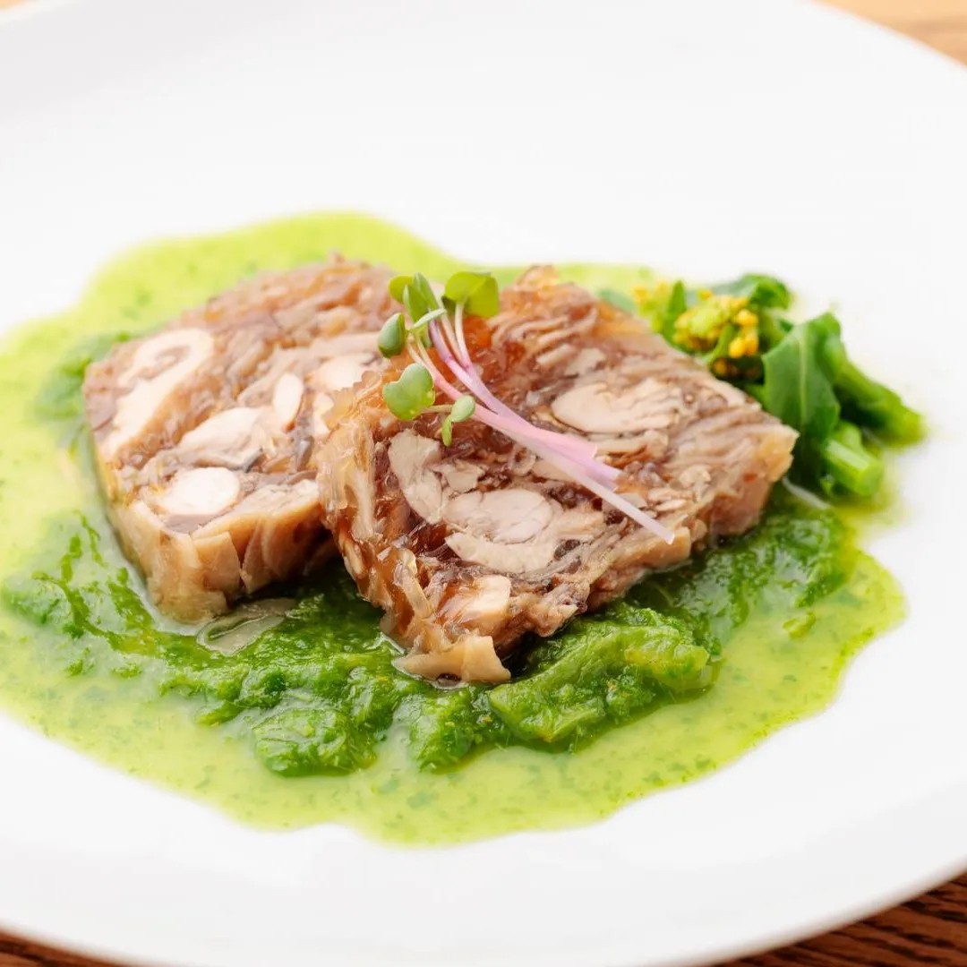 Image alt description