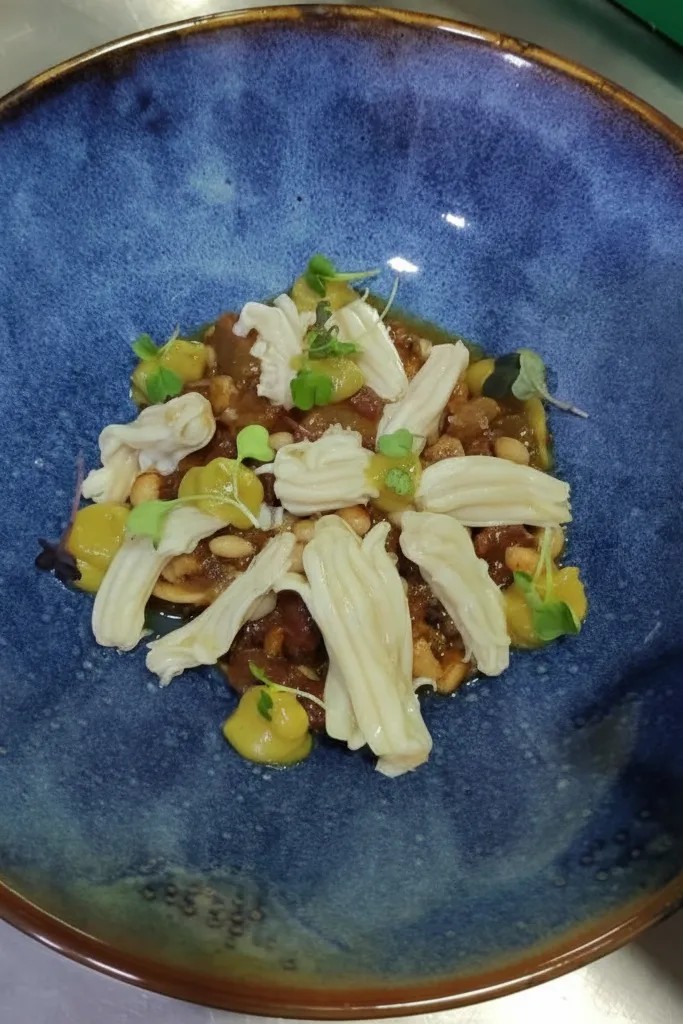 Image alt description