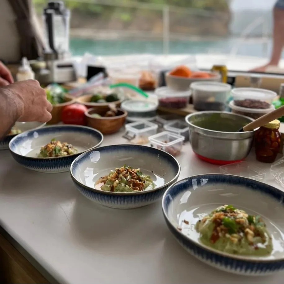 Image alt description