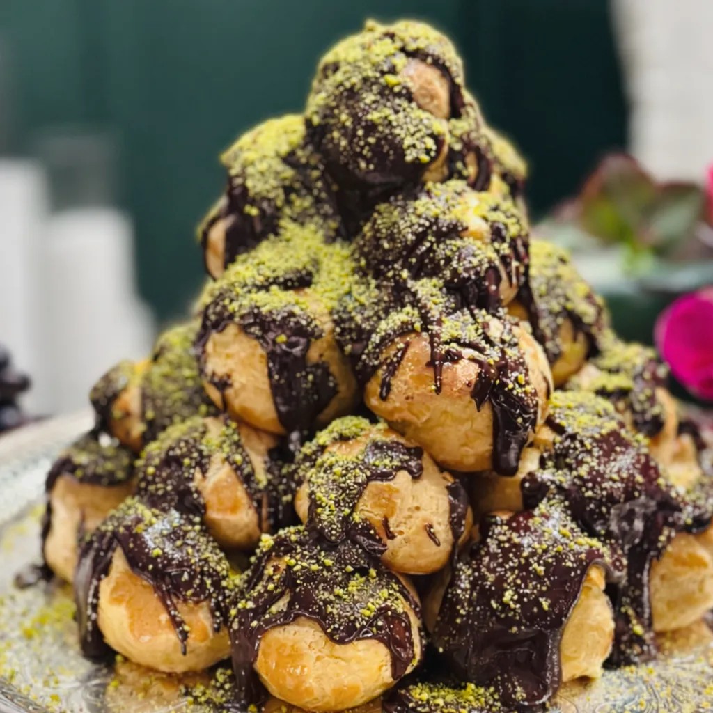 Image alt description