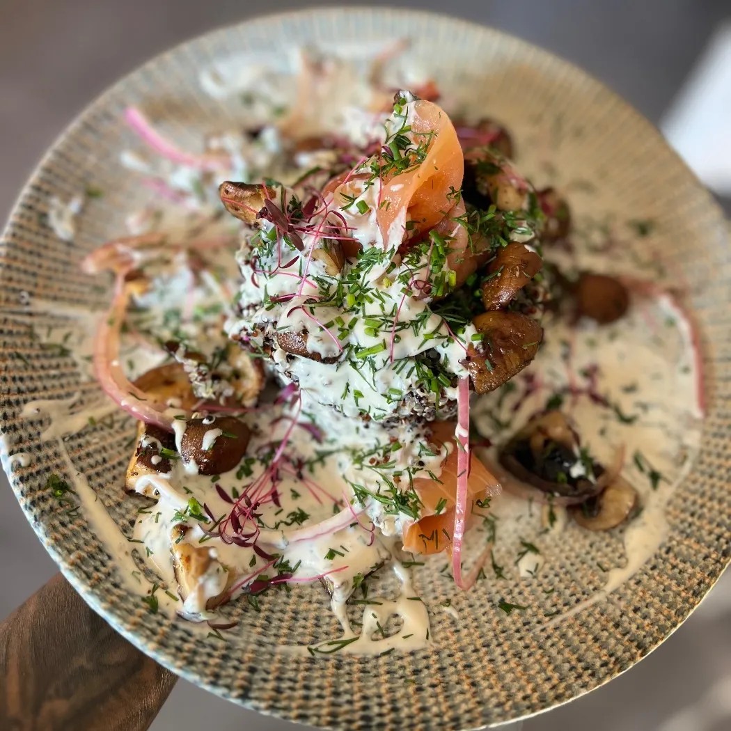 Image alt description