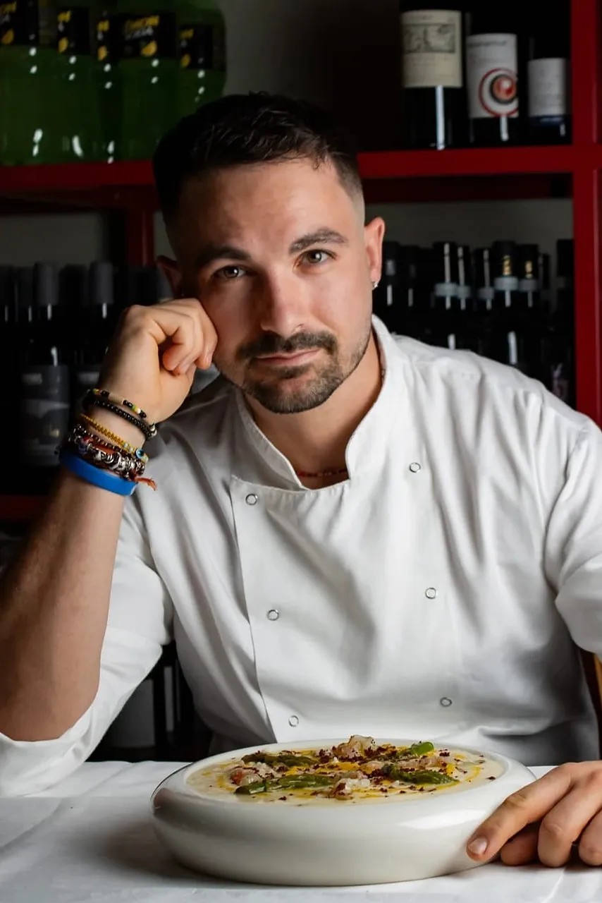 Image alt description