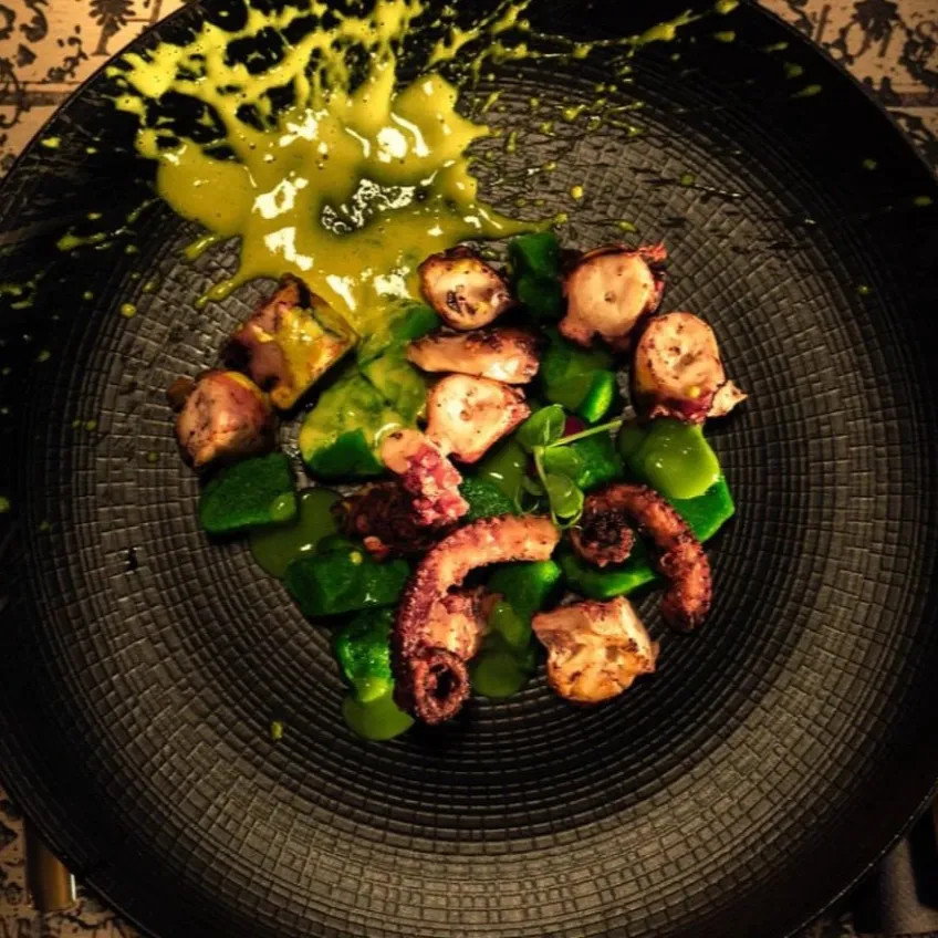 Image alt description