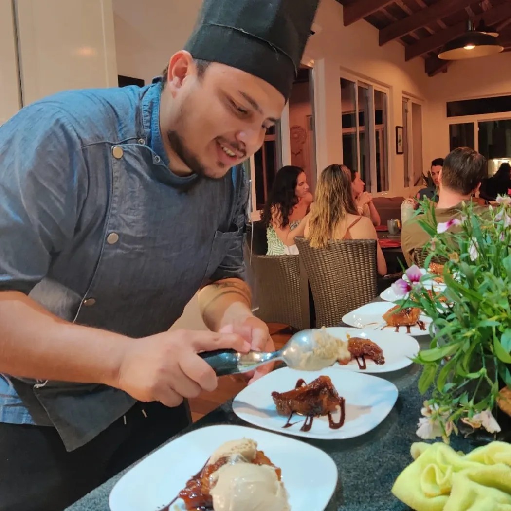 Image alt description