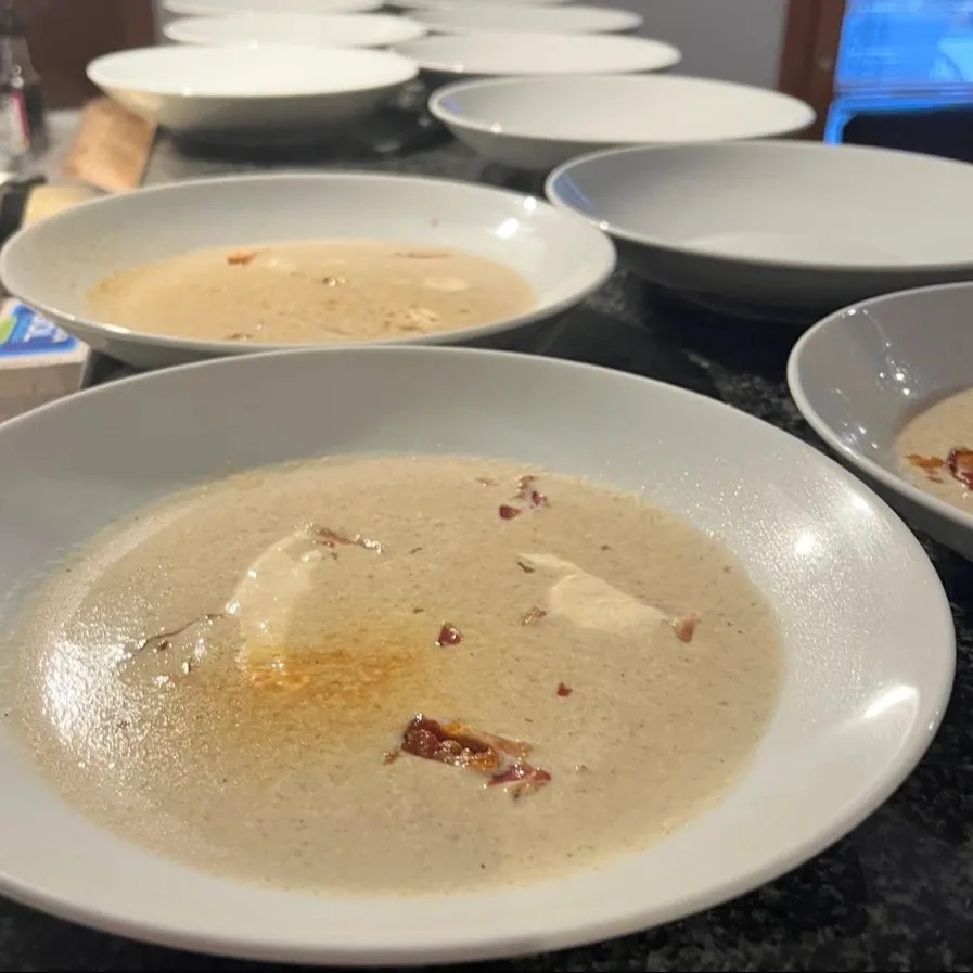 Image alt description