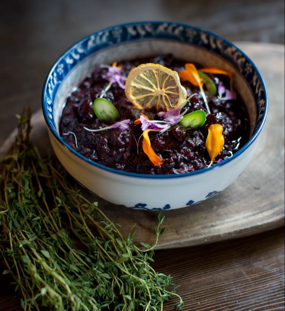 Image alt description