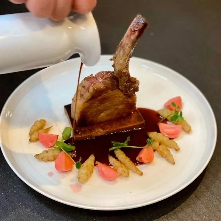 Image alt description