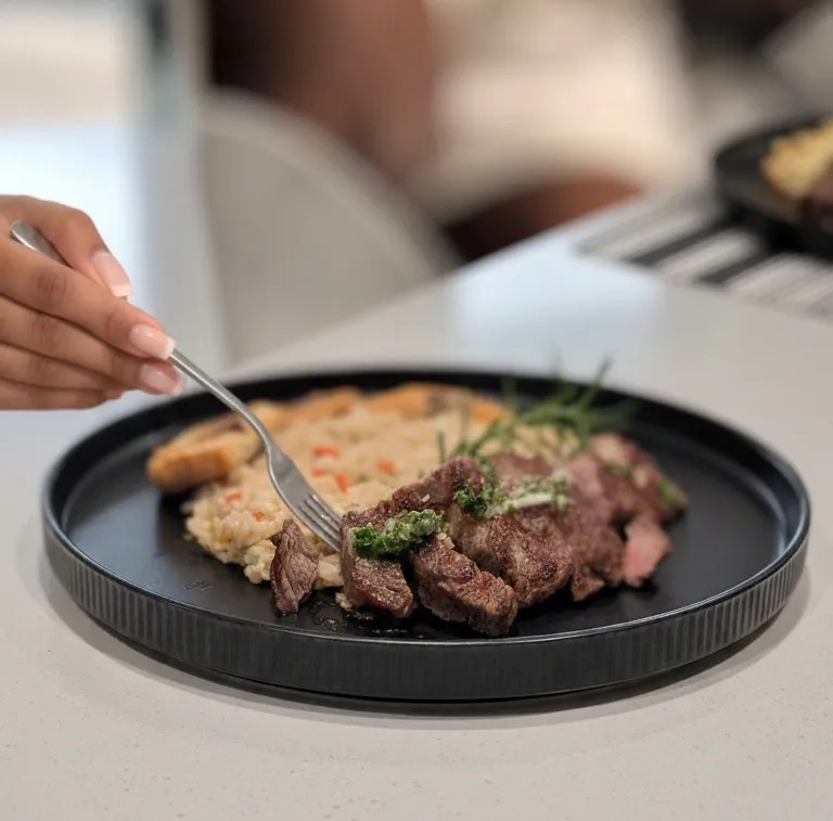 Image alt description