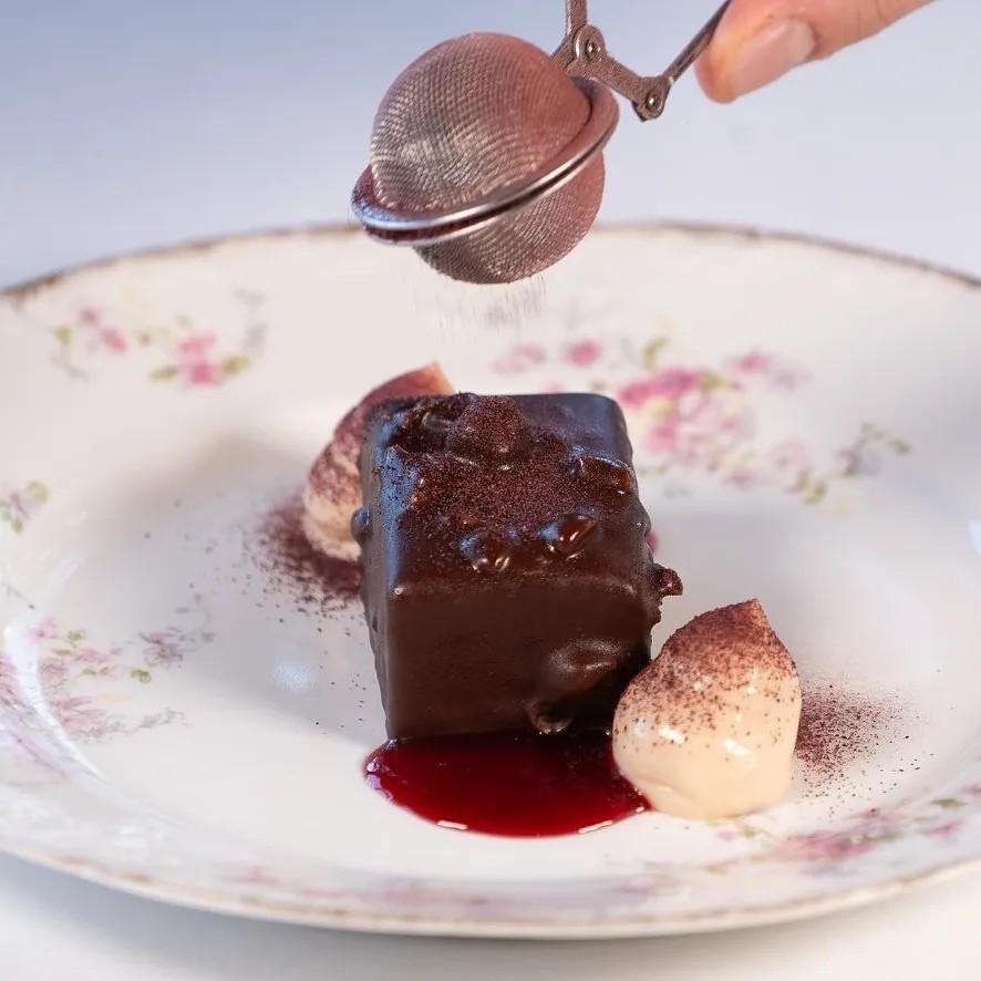 Image alt description