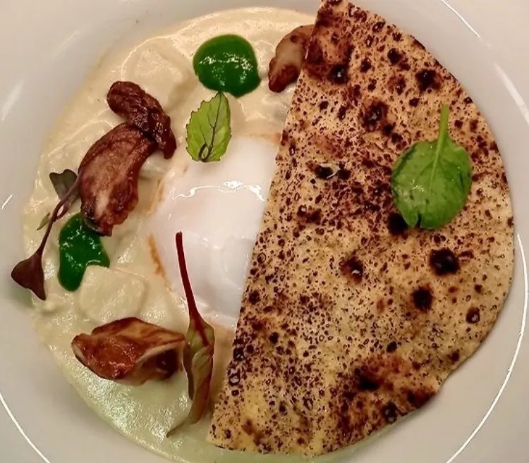 Image alt description