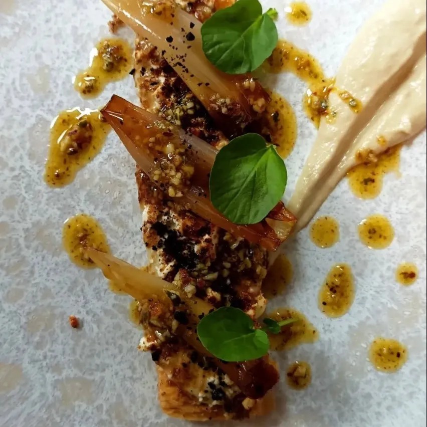 Image alt description