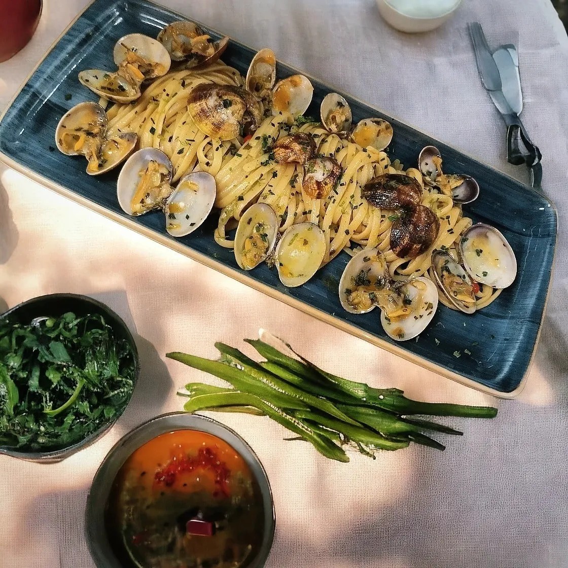 Image alt description